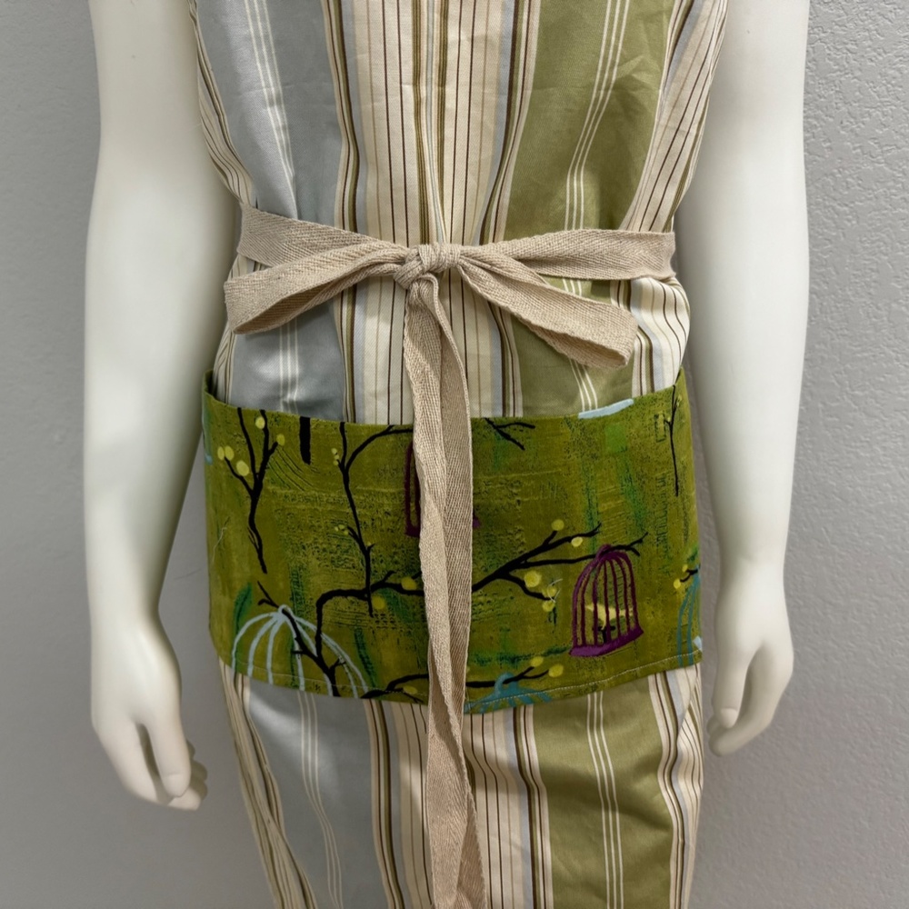 Hand Crafted Apron - Picture 3 of 9
